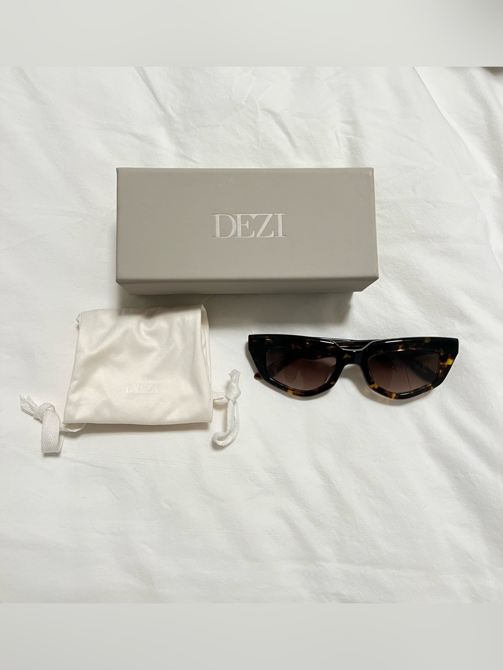 DEZI On Read Brown Tortoise Cat Eye Sunglasses